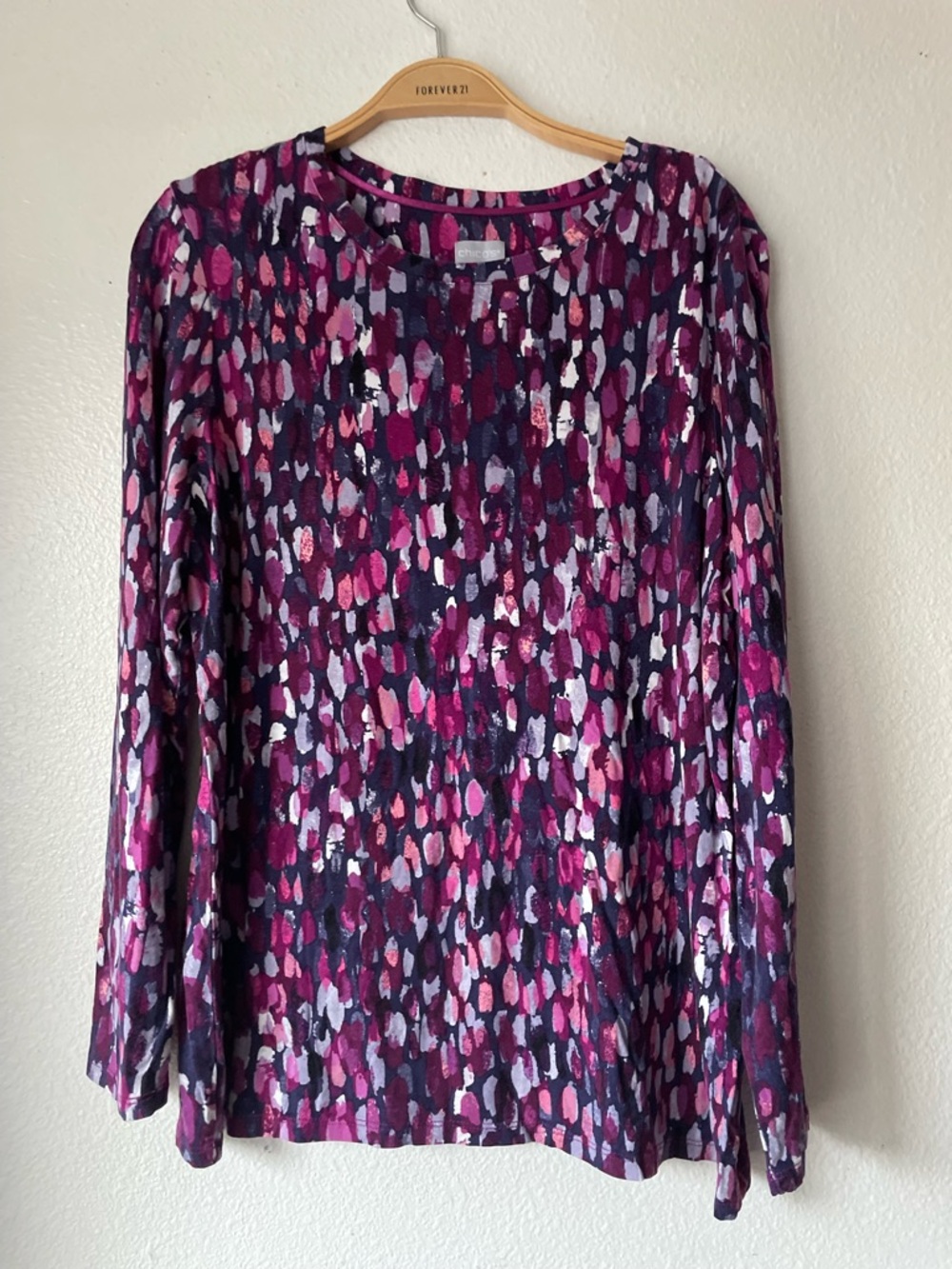 Chico’s Zenergy Leopard Print Long Sleeve Sun Tee - Picture 4 of 6
